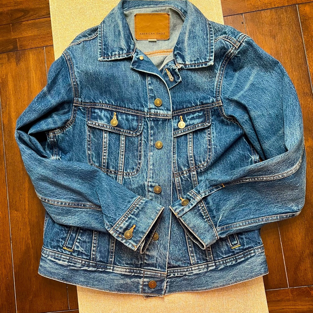 ❤️ American Eagle Outfitters Blue Denim Jacket with Brown Accents- Classic fit.